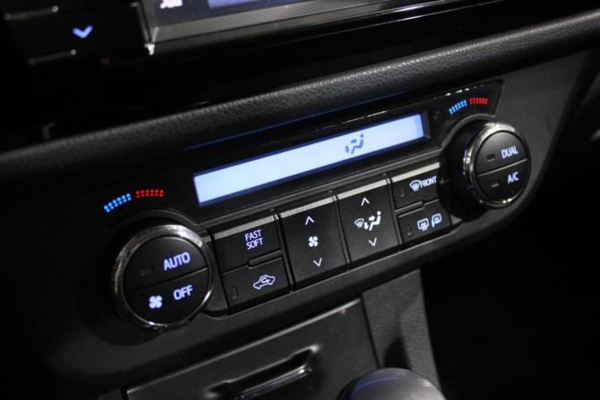 Toyota Corolla XI (E160 E170 E180) с пробегом 2014 года, цена 1 550 000 рублей, 81000 км, седан, Автокод Объявления