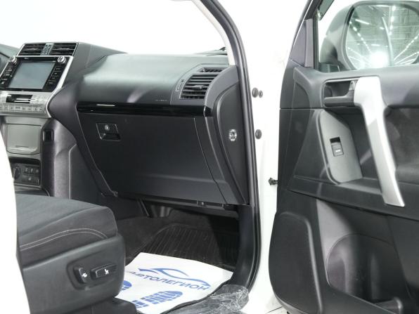 Toyota Land Cruiser Prado 150 Series Рестайлинг 2 с пробегом 2018 года, цена 4 800 000 рублей, 75000 км, внедорожник, Автокод Объявления