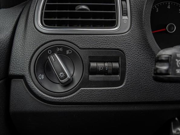 Volkswagen Polo V Рестайлинг с пробегом 2016 года, цена 1 220 000 рублей, 141032 км, седан, Автокод Объявления