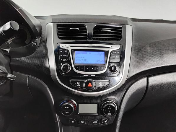 Hyundai Solaris I с пробегом 2012 года, цена 750 000 рублей, 176335 км, седан, Автокод Объявления