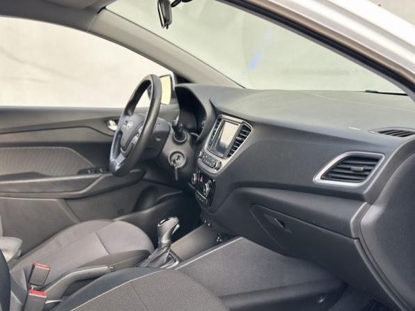 Hyundai Solaris II с пробегом 2018 года, цена 1 400 000 рублей, 54500 км, седан, Автокод Объявления