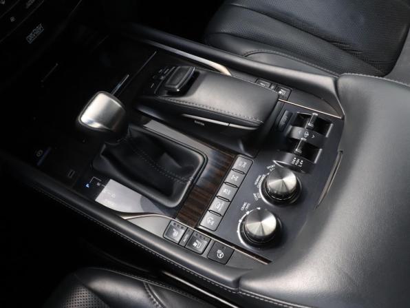 Lexus LX III Рестайлинг 2 с пробегом 2019 года, цена 9 800 000 рублей, 75270 км, внедорожник, Автокод Объявления