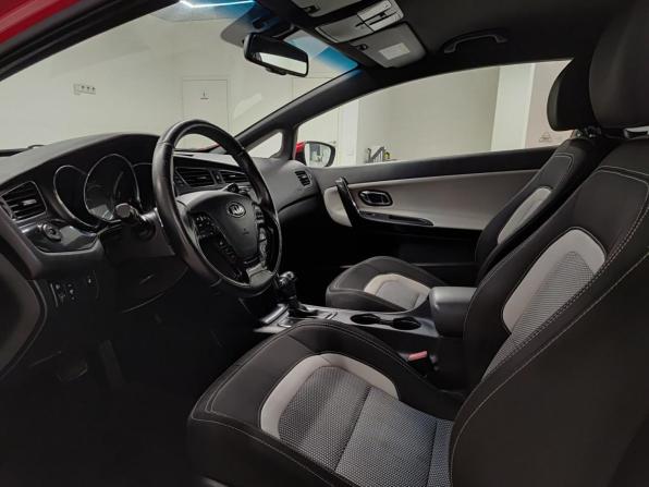 Kia Ceed II с пробегом 2015 года, цена 1 092 000 рублей, 163310 км, хэтчбек, Автокод Объявления