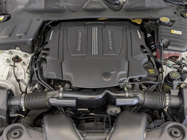 Jaguar XJ IV (X351) Рестайлинг с пробегом 2016 года, цена 3 590 000 рублей, 40122 км, седан, Автокод Объявления