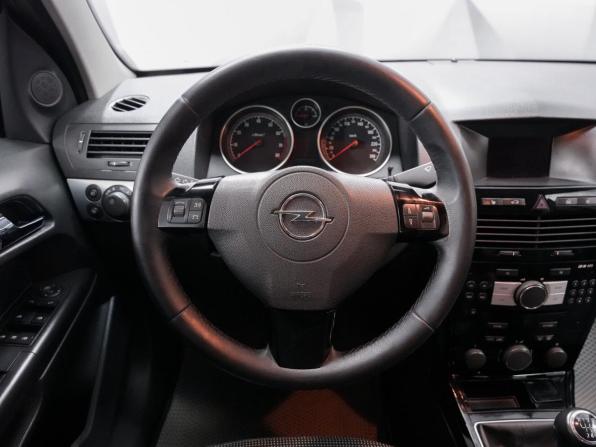 Opel Astra H Рестайлинг с пробегом 2013 года, цена 615 000 рублей, 214500 км, седан, Автокод Объявления