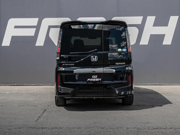 Honda Stepwgn V с пробегом 2015 года, цена 1 765 000 рублей, 165281 км, минивэн, Автокод Объявления