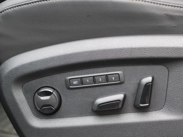 Volkswagen Multivan T6 Рестайлинг с пробегом 2021 года, цена 4 650 000 рублей, 231261 км, минивэн, Автокод Объявления