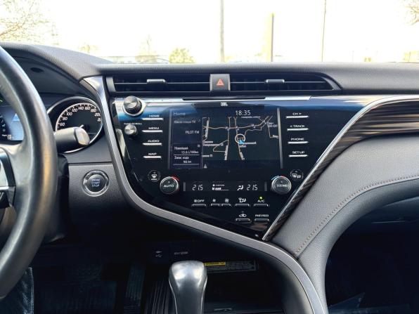 Toyota Camry VIII (XV70) с пробегом 2018 года, цена 2 990 000 рублей, 97797 км, седан, Автокод Объявления