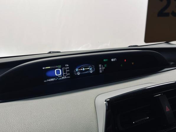Toyota Prius IV (XW50) с пробегом 2016 года, цена 1 780 000 рублей, 142000 км, лифтбек, Автокод Объявления