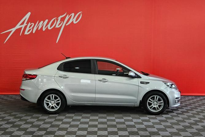 Kia Rio III Рестайлинг с пробегом 2017 года, цена 1 139 000 рублей, 71827 км, седан, Автокод Объявления