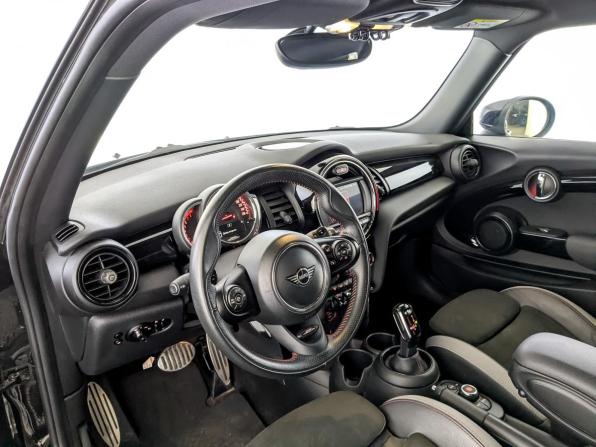 Mini Hatch III (F55/F56) Рестайлинг с пробегом 2020 года, цена 2 995 000 рублей, 69668 км, хэтчбек, Автокод Объявления