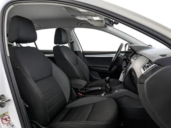 Skoda Octavia III (A7) Рестайлинг с пробегом 2019 года, цена 1 200 000 рублей, 204203 км, лифтбек, Автокод Объявления