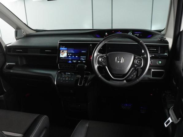 Honda Stepwgn V Рестайлинг с пробегом 2017 года, цена 2 515 000 рублей, 90407 км, минивэн, Автокод Объявления