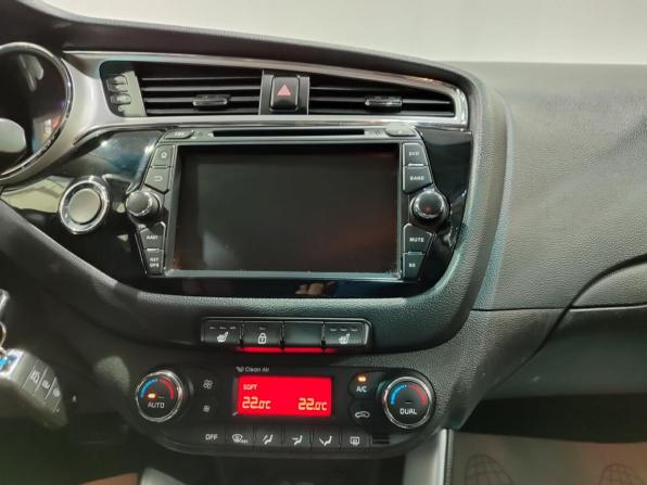 Kia Ceed II Рестайлинг с пробегом 2017 года, цена 1 500 000 рублей, 93000 км, хэтчбек, Автокод Объявления