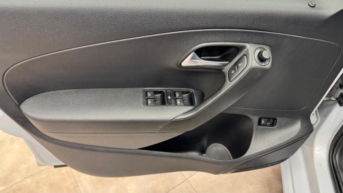 Volkswagen Polo V Рестайлинг с пробегом 2019 года, цена 1 299 500 рублей, 62504 км, седан, Автокод Объявления