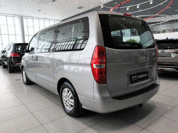 Hyundai H-1 II Рестайлинг с пробегом 2016 года, цена 2 250 000 рублей, 215000 км, минивэн, Автокод Объявления