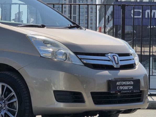 Toyota ISis I Рестайлинг с пробегом 2013 года, цена 1 260 000 рублей, 72374 км, компактвэн, Автокод Объявления