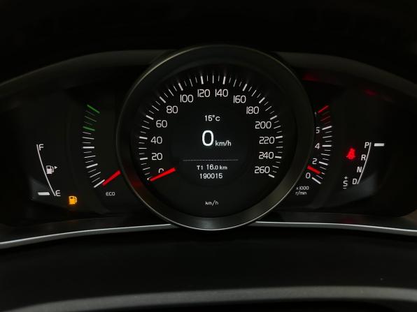 Volvo V40 II с пробегом 2015 года, цена 1 270 000 рублей, 190014 км, хэтчбек, Автокод Объявления