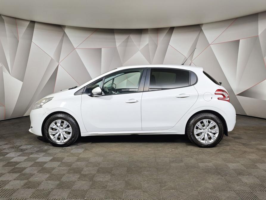 Peugeot 208 I Москва  - изображение 5