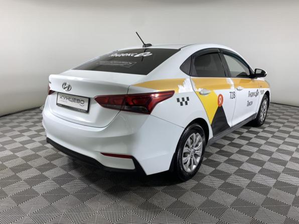 Hyundai Solaris II с пробегом 2017 года, цена 599 000 рублей, 317953 км, седан, Автокод Объявления
