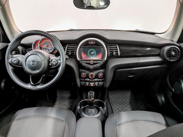Mini Hatch III (F55/F56) Рестайлинг с пробегом 2019 года, цена 1 915 000 рублей, 42925 км, хэтчбек, Автокод Объявления