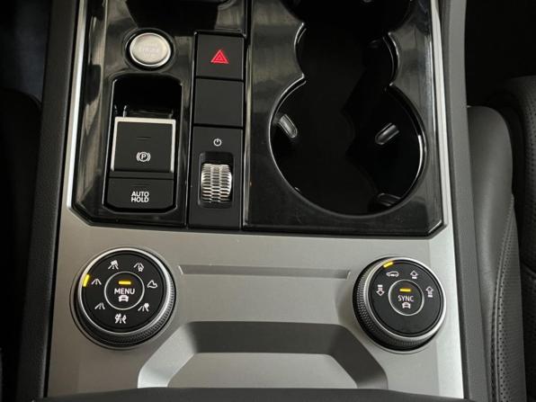 Volkswagen Touareg III с пробегом 2018 года, цена 3 655 000 рублей, 389636 км, внедорожник, Автокод Объявления