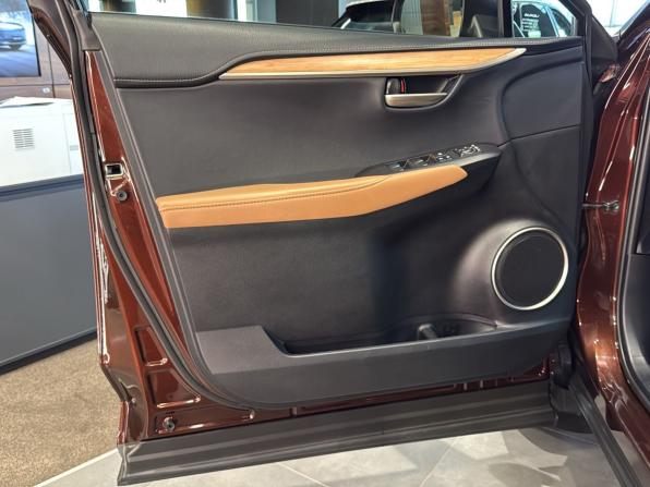 Lexus NX I с пробегом 2016 года, цена 2 836 000 рублей, 92120 км, внедорожник, Автокод Объявления