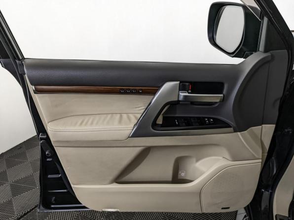 Toyota Land Cruiser 200 Series Рестайлинг 2 с пробегом 2015 года, цена 5 145 000 рублей, 152605 км, внедорожник, Автокод Объявления