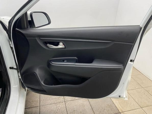 Kia Rio IV с пробегом 2018 года, цена 899 000 рублей, 215000 км, седан, Автокод Объявления