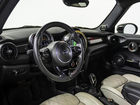 Mini Hatch III (F55/F56) Рестайлинг с пробегом 2020 года, цена 3 185 325 рублей, 42379 км, хэтчбек, Автокод Объявления