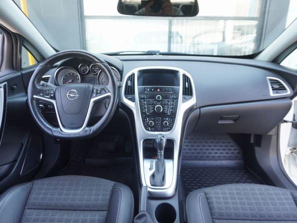 Opel Astra J Рестайлинг с пробегом 2013 года, цена 893 000 рублей, 110734 км, хэтчбек, Автокод Объявления
