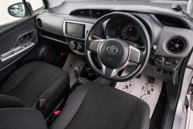 Toyota Vitz III (XP130) Рестайлинг с пробегом 2015 года, цена 899 000 рублей, 136780 км, хэтчбек, Автокод Объявления