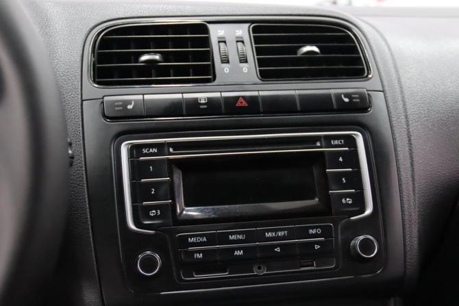 Volkswagen Polo V Рестайлинг с пробегом 2015 года, цена 935 170 рублей, 161324 км, седан, Автокод Объявления