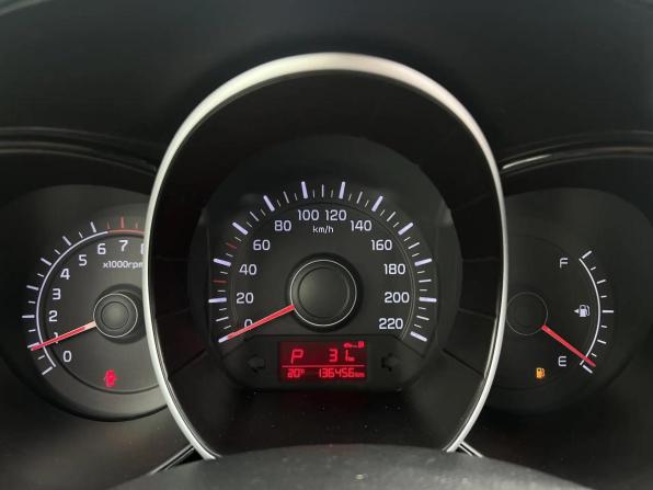 Kia Rio III Рестайлинг с пробегом 2015 года, цена 1 059 000 рублей, 136000 км, седан, Автокод Объявления