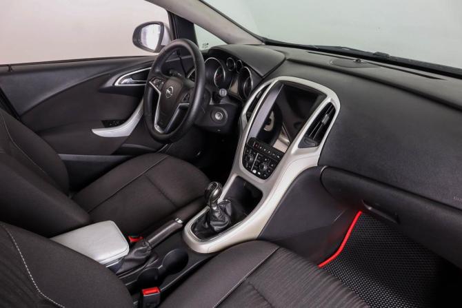 Opel Astra J с пробегом 2012 года, цена 579 000 рублей, 220000 км, хэтчбек, Автокод Объявления