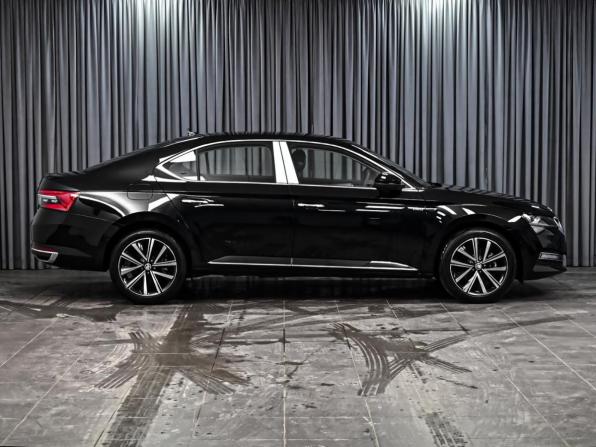 Skoda Superb III Рестайлинг с пробегом 2025 года, цена 3 599 000 рублей, 44 км, лифтбек, Автокод Объявления
