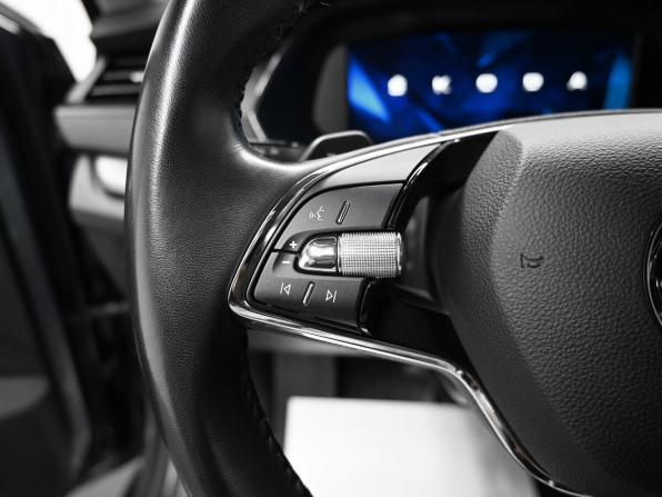 Skoda Octavia IV (A8) с пробегом 2021 года, цена 2 175 000 рублей, 84821 км, лифтбек, Автокод Объявления