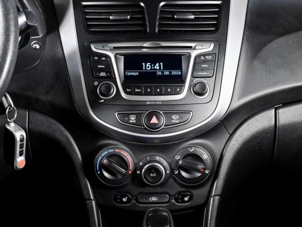 Hyundai Solaris I Рестайлинг с пробегом 2016 года, цена 1 200 000 рублей, 42814 км, седан, Автокод Объявления