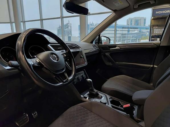 Volkswagen Tiguan II с пробегом 2018 года, цена 2 523 000 рублей, 124798 км, внедорожник, Автокод Объявления