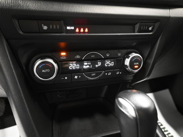 Mazda 3 III (BM) Рестайлинг с пробегом 2018 года, цена 1 845 000 рублей, 72800 км, седан, Автокод Объявления