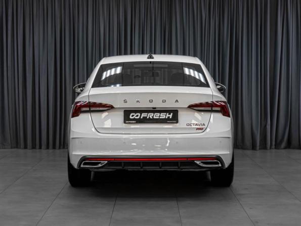 Skoda Octavia IV (A8) с пробегом 2022 года, цена 2 449 000 рублей, 66393 км, лифтбек, Автокод Объявления