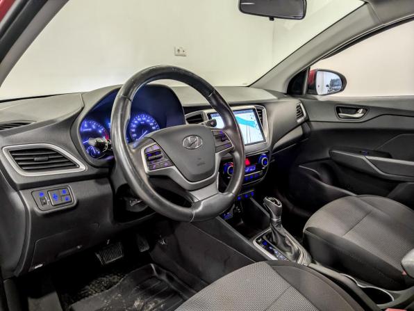 Hyundai Solaris II с пробегом 2018 года, цена 1 300 000 рублей, 104687 км, седан, Автокод Объявления