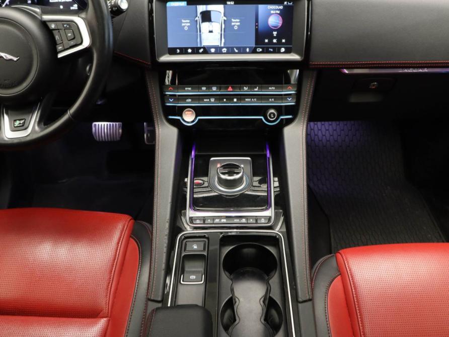 Jaguar F-Pace I Москва  - изображение 10
