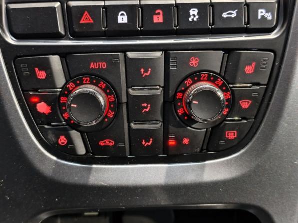 Opel Astra J Рестайлинг с пробегом 2014 года, цена 928 100 рублей, 122943 км, универсал, Автокод Объявления