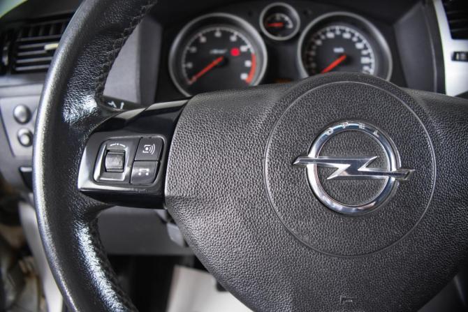 Opel Zafira B Рестайлинг с пробегом 2012 года, цена 849 000 рублей, 182000 км, компактвэн, Автокод Объявления