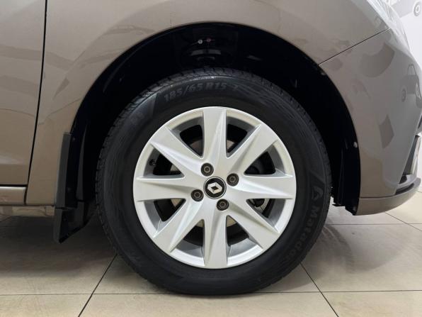 Renault Logan II Рестайлинг с пробегом 2018 года, цена 1 000 000 рублей, 113783 км, седан, Автокод Объявления