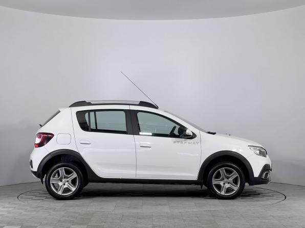 Renault Sandero II Рестайлинг с пробегом 2020 года, цена 1 285 000 рублей, 101000 км, хэтчбек, Автокод Объявления