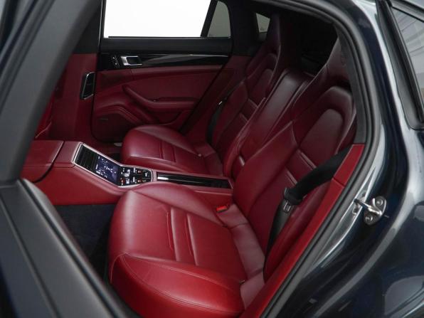 Porsche Panamera II с пробегом 2017 года, цена 6 448 900 рублей, 113366 км, лифтбек, Автокод Объявления