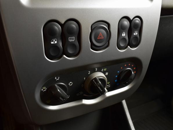 Renault Logan I Рестайлинг с пробегом 2012 года, цена 484 995 рублей, 185268 км, седан, Автокод Объявления