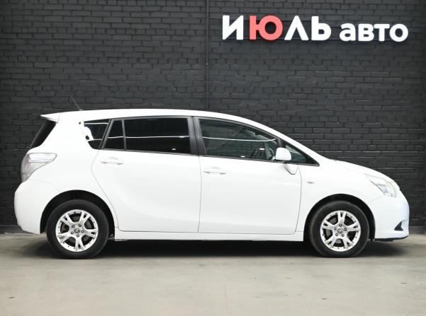 Toyota Verso I с пробегом 2011 года, цена 1 030 000 рублей, 210021 км, компактвэн, Автокод Объявления